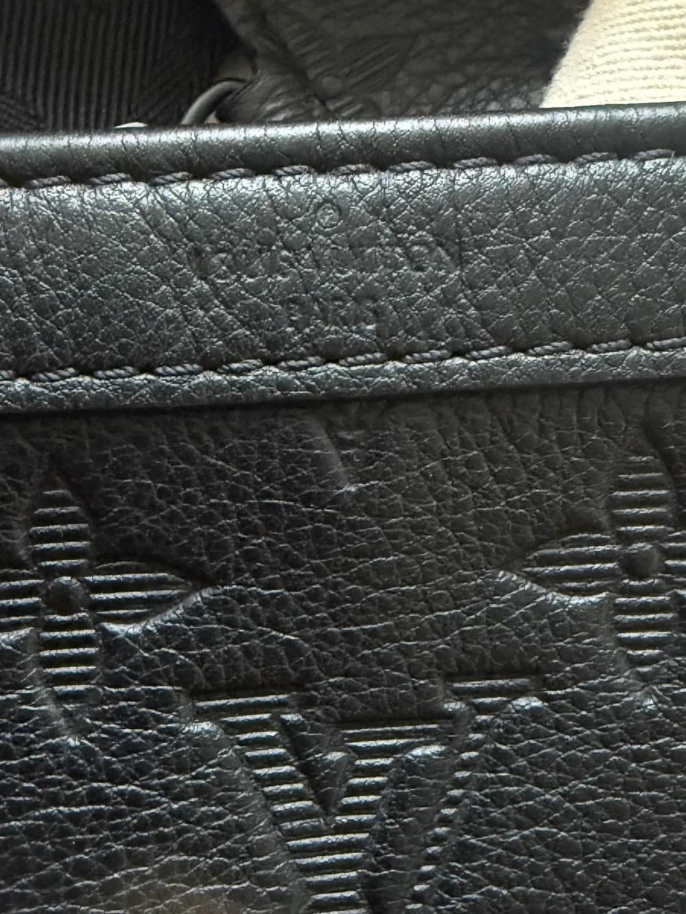Louis Vuitton Black messenger Monogram Crossbody Bag MINT